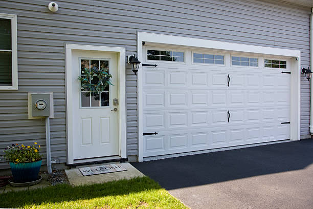 24/7 Emergency Garage Door Panel Replacement experts in Tillson, NY